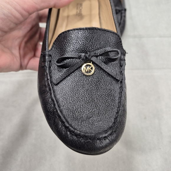 Michael Michael Kors moccasin loafers women's 8 black leather bow logo charm - Picture 12 of 15